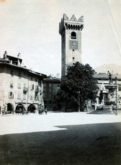 Italy, Trento, Dóm tér, balra a Cazuffi-Rella ház (Case Cazuffi-Rella), jobbra a Neptun-kút mögött a Torre Civica és a Palazzo Pretorio., 1918, Wittner Lucia, Fortepan #163605