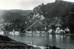 Bosznia-Hercegovina, Zvornik, a Drina folyó völgye. Balra a városkapu, a hegytetőn a Đurđev erőd, jobbra Zvornik óvárosa., 1916, Wittner Lucia, Fortepan #163616