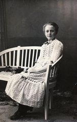 1924, Makovecz Virág, portrait, girl, bench, girl, skirt, Fortepan #163740