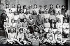 1948, Klein Magdolna, class photo, tableau, striped dress, girls' class, Fortepan #163764