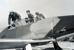 Magyarország, Budaörsi repülőtér, Budapest XI., Arado Ar-96a típusú gyakorló repülőgép, a hátsó ülésnél verőczei Andrássovich István m. kir. repülő százados., 1939, Fadgyas Bence, Arado-márka, Budapest, Fortepan #163869