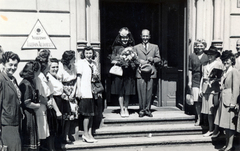 Hungary, Budapest V., Honvéd utca 20., a felvétel a Kerületi anyakönyvi hivatal előtt készült., 1937, Artkraft, Budapest, wedding ceremony, Fortepan #164138