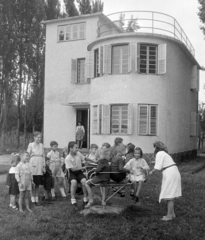 Magyarország, Balatonboglár, BM gyermeküdülő., 1949, Magyar Rendőr, gyerekjáték, üdülőhely, bauhaus, gyerekek, üdülés, zsalugáter, tetőterasz, Fortepan #16419