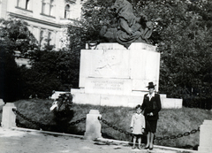 Magyarország, Sopron, Deák tér, 76-os gyalogezred emlékműve (Maugsch Gyula, 1931.)., 1942, Szántó Tamás, Fortepan #164281