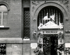 Hungary, Budapest VIII., Baross utca 27., Pázmány Péter Tudományegyetem I. sz Női Klinikája (később Semmelweis Orvostudományi Egyetem I. sz Szülészeti és Nőgyógyászati Klinika)., 1948, Szántó Tamás, Budapest, label, Joseph Stalin portrayal, decoration, Fortepan #164289