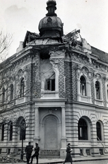 Szerbia, Újvidék, ulica Jevrejska (II. Rákóczi Ferenc utca) - ulica Vase Pelagica (Bécsi utca) sarok. Az adóhivatal és vámház épülete., 1941, Bartha Emese, háborús kár, Fortepan #164531