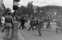 Magyarország, Budapest VIII.,Budapest V.,Budapest VII., Astoria kereszteződés a Kossuth Lajos utca felől nézve., 1948, Magyar Rendőr, közlekedés, utcakép, jelzőlámpa, rendőr, villamos, Budapest, sziréna, járókelő, Fortepan #16469