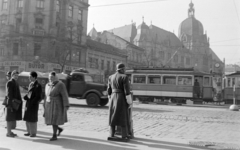 Hungary, Budapest VIII.,Budapest IX., Nagykörút és az Üllői út kereszteződése, háttérben az Iparművészeti Múzeum., 1948, Magyar Rendőr, transport, commercial vehicle, cop, tram, Secession, museum, Ödön Lechner-design, pulpit for police officers, Budapest, Art Nouveau architecture, Gyula Pártos-design, Fortepan #16476