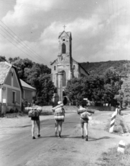 Magyarország, Csókakő, Kossuth Lajos utca, szemben a Szent Donát-templom., 1970, Faragó László, Fortepan #164789