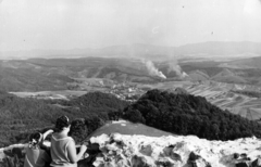 Magyarország, Medves-fennsík, kilátás a vulkáni csúcson álló Salgó várából a Zagyvaróna felé., 1959, Faragó László, madártávlat, Fortepan #164810