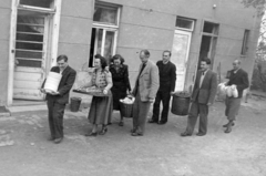 Hungary, Budapest III., Máramaros út 32-34., Budapesti Szabad Akadémia (kultúrvezetőképző-iskola)., 1948, Magyar Rendőr, Budapest, carrying, pot, carafe, basket, tray, plate, Fortepan #16486