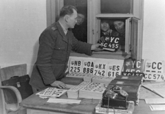 Hungary, rendszámtábla kiadása., 1948, Magyar Rendőr, transport, office, uniform, telephone, briefcase, number plate, Fortepan #16490