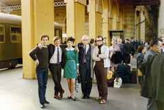 Magyarország, Budapest VIII., Keleti pályaudvar, érkezési oldal, balra a külső vágányok, jobbra a csarnok., 1977, Fortepan/Album046, színes, Budapest, Fortepan #165170