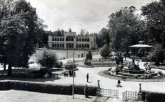 Romania,Transylvania, Cluj-Napoca, Sétatér (Parcul Central), balra a csónakázótó és korcsolya csarnok, jobbra a szökőkút., 1941, Handa család, music pavilion, Fortepan #165177