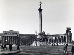 Magyarország, Budapest XIV., Hősök tere, Millenniumi emlékmű. Balra a Szépművészeti Múzeum épülete., 1936, Olbert Mariann, Budapest, Fortepan #165481