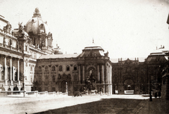 Hungary, Budapest I., a Királyi Palota (később Budavári Palota) Hunyadi udvara, középen a Mátyás király kút, ettől jobbra az Oroszlános Kapu., 1930, Olbert Mariann, Budapest, Fortepan #165521