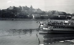 Magyarország, Budapest V.,Budapest I., pesti alsó rakpart a Vigadó térnél, háttérben a Lánchíd utca házai és a Királyi Palota (később Budavári Palota)., 1934, Rostóczky Alfonz, Duna, Budapest, Fortepan #165600