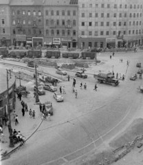 Magyarország, Budapest V.,Budapest VI., Nyugati (Marx) tér., 1950, Magyar Rendőr, építkezés, teherautó, Skoda-márka, Renault-márka, villamos, automobil, vonat, Budapest, Fortepan #16590