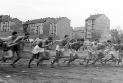 Magyarország, Budapest XI., Kőrösy József (Mező) utca, BEAC pálya., 1952, Magyar Rendőr, sport, váltófutás, pisztoly, atlétika, futóverseny, Budapest, Fortepan #16617