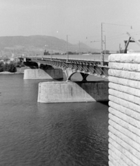 Magyarország, Budapest, épül az Árpád (Sztálin) híd., 1950, Magyar Rendőr, híd, hídépítés, Duna-híd, Sávoly Pál-terv, Kossalka János-terv, gerenda híd, Károly Széchy-terv, Fortepan #16620