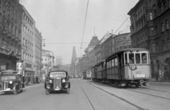 Magyarország, Budapest VIII., József körút a Rákóczi út felé nézve., 1951, Magyar Rendőr, csehszlovák gyártmány, Tatra-márka, német gyártmány, utcakép, Mercedes-márka, villamos, automobil, Mercedes W136, Tatra 57B, Budapest, viszonylatszám, Fortepan #16634