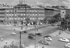 Magyarország, Budapest VI., Oktogon (November 7. tér)., 1951, Magyar Rendőr, csehszlovák gyártmány, Tatra-márka, Skoda-márka, villamos, automobil, Mercedes W136, Tatra 600 Tatraplan, Budapest, Fortepan #16682