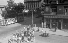 Magyarország, Budapest VIII.,Budapest V., Kossuth Lajos utca az Astoria kereszteződésnél. Balra a Múzeum körúton az ELTE épülete, jobbra az Astoria Szálló., 1951, Magyar Rendőr, motorkerékpár, utcakép, villamos, Budapest, Fortepan #16683