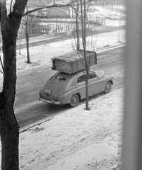 Magyarország, Budapest XIX., Wekerletelep, kilátás a Pannónia út 27-ből a Gellért utca felé, jobb szélen a háttérben a Nádasdy utca., 1962, Fortepan, tél, bútor, automobil, szekrény, rendszám, Budapest, FSO Warszawa, Fortepan #1670