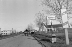 Magyarország, Körmend, Rákóczi utca (8-as főút) a Körmend–Zalalövő vasútvonal kereszteződésénél., 1951, Magyar Rendőr, lovaskocsi, Fortepan #16713