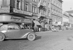 Magyarország, Budapest VII., Thököly út a Bethlen Gábor utca sarkától nézve., 1951, Magyar Rendőr, Skoda-márka, automobil, Skoda 1101/1102 Tudor, Tatra 57B, Budapest, utcakép, cégtábla, Fortepan #16715