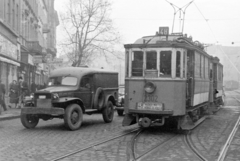 Magyarország, Budapest V.,Budapest IX., Kálvin tér, a 48-as villamos a Központi Vásárcsarnok felé tart., 1951, Magyar Rendőr, közlekedés, jármű, forgalom, amerikai gyártmány, utcakép, életkép, Dodge-márka, villamos, Dodge WC-széria, rendszám, Budapest, viszonylatszám, Fortepan #16731