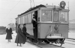 Magyarország, Budapest XIII., Árpád (Sztálin) híd, Népfürdő utcai villamosmegálló., 1952, Magyar Rendőr, tél, villamos, BKVT F-típus, Schlick-márka, Budapest, viszonylatszám, Fortepan #16741