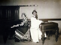 Magyarország, Rácz Aladár cimbalomművész., 1931, Bősze Ádám, népviselet, zongora, cimbalom, gatya, zenész, Fortepan #170039