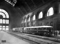 Magyarország, Budapest VIII., Keleti pályaudvar, csarnok., 1939, Villányi György, Budapest, Ganz-márka, motorkocsi, Ganz Camot, Fortepan #170335