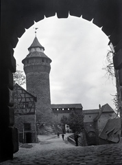 Németország, Nürnberg, Kaiserburg, szemben a Sinwellturm., 1934, Privát Fotó és Film Archívum-Höfler Tibor gyűjtemény, Fortepan #170383