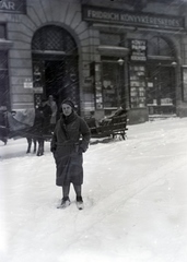 Hungary, Pécs, háttérben a Széchenyi tér 9. számú ház., 1935, Privát Fotó és Film Archívum-Höfler Tibor gyűjtemény, Fortepan #170390