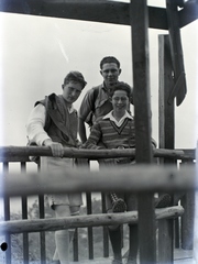 1936, Privát Fotó és Film Archívum-Höfler Tibor gyűjtemény, railing, three people, Fortepan #170403