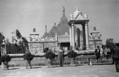 Kína, Kanton, a 72 mártír mauzóleuma a Huanghuagang Park-ban., 1955, Lőrinczi Ákos, emlékmű, Fortepan #170446