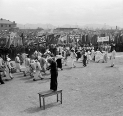 Koreai Népi Demokratikus Köztársaság, Szarivon, május 1-i felvonulás., 1955, Lőrinczi Ákos, képarány: négyzetes, zászló, vörös csillag, Fortepan #170471