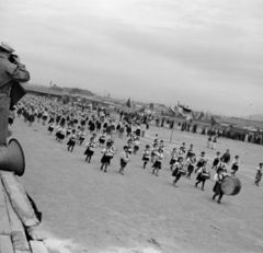 Koreai Népi Demokratikus Köztársaság, Szarivon, május 1-i felvonulás., 1955, Lőrinczi Ákos, képarány: négyzetes, gyerekek, zeneművészet, Fortepan #170472