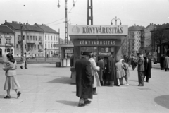 Hungary, Budapest I.,Budapest II., Széll Kálmán (Moszkva) tér., 1956, Lőrinczi Ákos, Budapest, book seller, Fortepan #170534