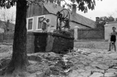 Magyarország, Szentendre, Bartók Béla út a Temető utca torkolata közelében, az Angyal utcára vezető lécsőnél., 1960, Lőrinczi Ákos, kerekeskút, Fortepan #170553