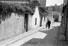 Magyarország, Budapest II., Petrezselyem utca, szemben a Fényes Elek (Tégla) utca, háttérben a Margit körút 51. számú ház hátsó homlokzata., 1938, Lőrinczi Ákos, Budapest, Fortepan #170554