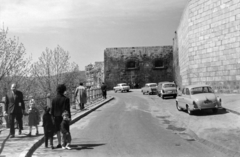 Magyarország, Gellérthegy, Budapest I., Citadella sétány (ekkor névtelen), jobbra a Citadella., 1968, Lőrinczi Ákos, Budapest, Opel Rekord P1, Fortepan #170582