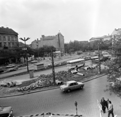 Magyarország, Budapest V.,Budapest VIII.,Budapest IX., Kálvin tér a Múzeum körút felé nézve., 1974, Péterffy István, építkezés, Ikarus-márka, Wartburg-márka, épület, betoncső, autóbusz, Budapest, Volán-szervezet, Ikarus 31/311, Fortepan #170716