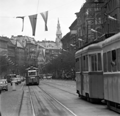 Magyarország, Budapest VII., Erzsébet (Lenin) körút a Király (Majakovszkij) utcai villamosmegállóból a New York palota felé nézve., 1976, Péterffy István, Budapest, Fortepan #170852