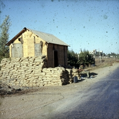 1975, Sárosi Imre, gépfegyver, őrbódé, homokzsák, őrség, kutya, benzinkanna, izraeli katona, színes, Fortepan #170920