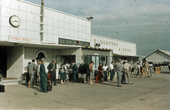 A XVI. nyári olimpiai játékokra utazók csoportja., 1956, Sárosi Imre, colorful, waiting, public clock, Fortepan #171022