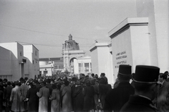 Magyarország, Városliget,Budapesti Nemzetközi Vásár, Budapest XIV., háttérben az Iparcsarnok., 1941, Sattler Katalin, Budapest, Fortepan #171056