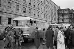 Magyarország, Dunaújváros, (Sztálinváros), Vasmű tér, a Dunai Vasmű igazgatósági épülete., 1953, Sattler Katalin, autóbusz, Ikarus 55, Fortepan #171111